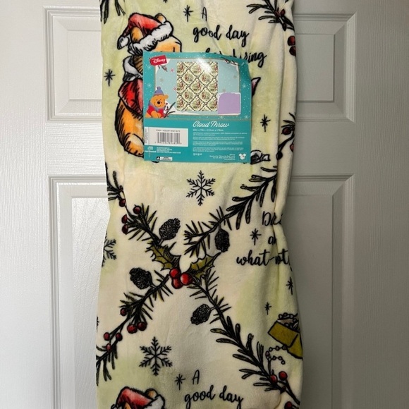 Disney Other - Disney Winnie the Pooh Christmas Throw Blanket